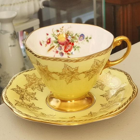EB Foley 1850 Bone China Teacup and Saucer Yellow & Gold - Picture 3 of 5